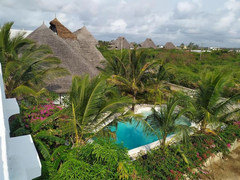 Twiga House Resort Piscina ☆☆☆☆☆ Pearl Beach Watamu Exterior foto
